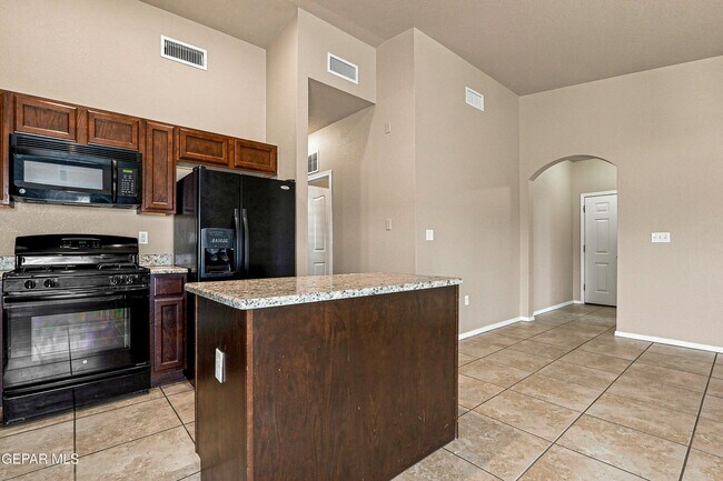 Building Photo - 7008 Faxon Dr