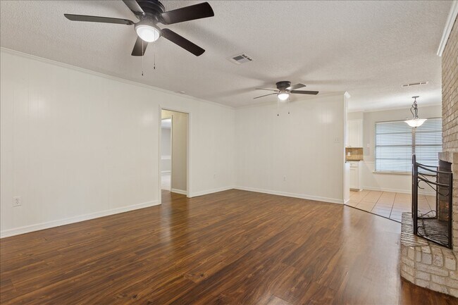 Building Photo - 5600 Lake Highlands Dr