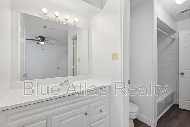 Building Photo - 2713 Wimbledon Ct