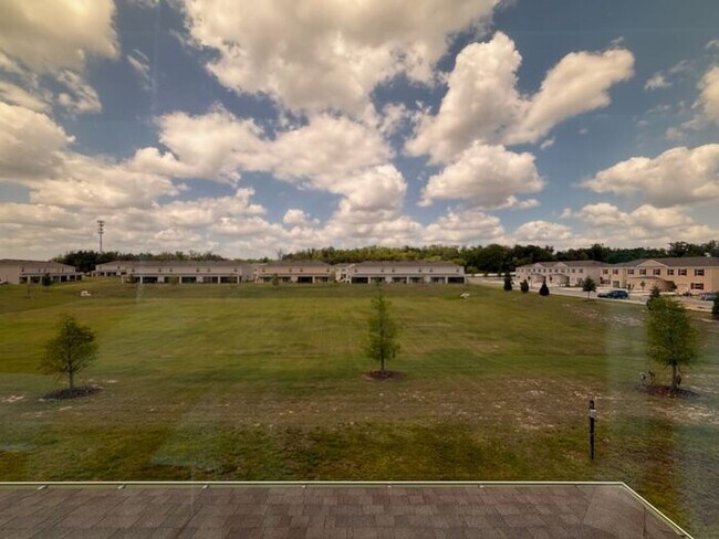 Building Photo - Stylish 3 ed 3 bath townhome in Apopka!!