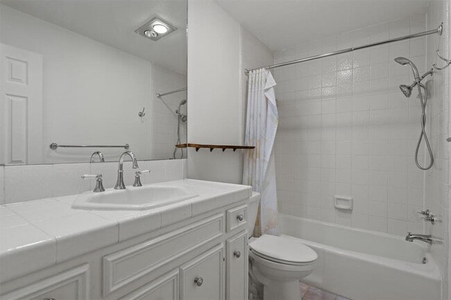 Building Photo - 506 W 33rd St