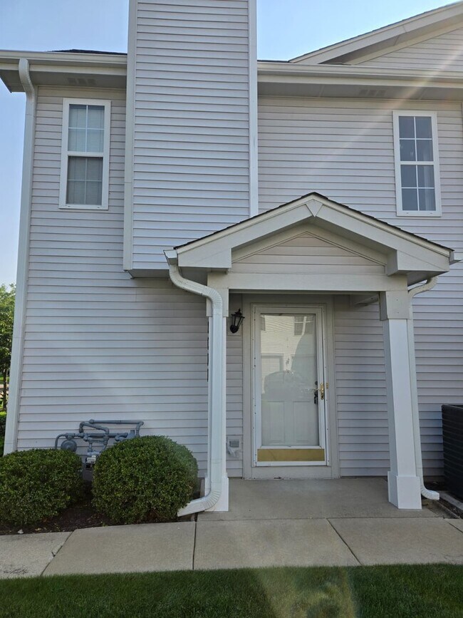 Building Photo - 2544 Dickens Dr
