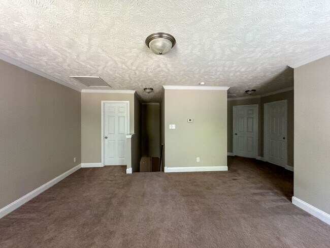 Building Photo - Beautiful 4 Bed 2.5 Bath Home in Raeford