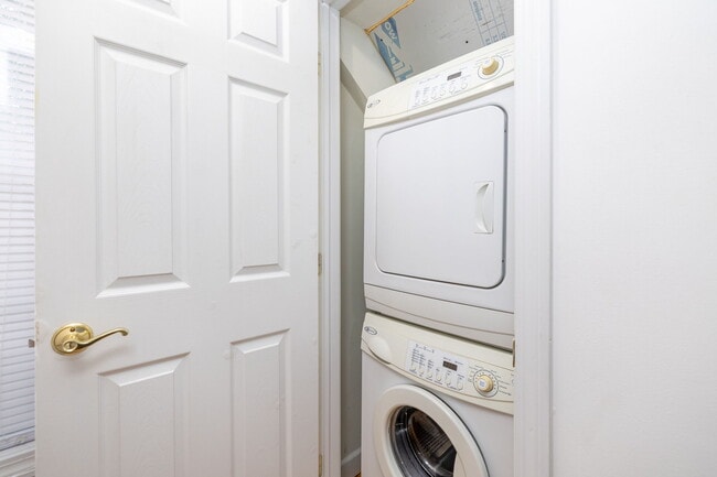 Building Photo - 235 White Deer Rocks Rd