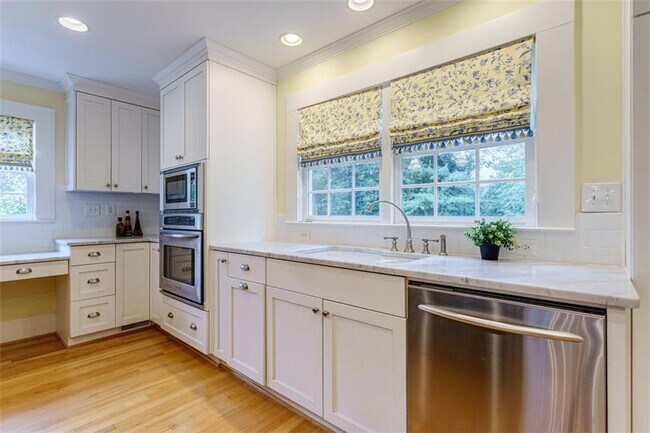 Building Photo - 1987 Knight Ct SE