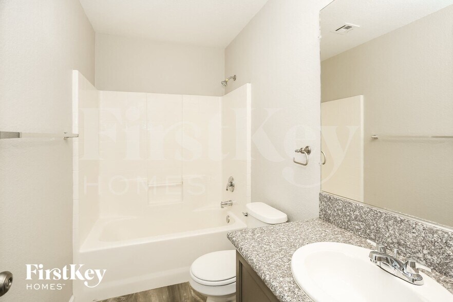 Building Photo - 528 E Brown Breeches Ave