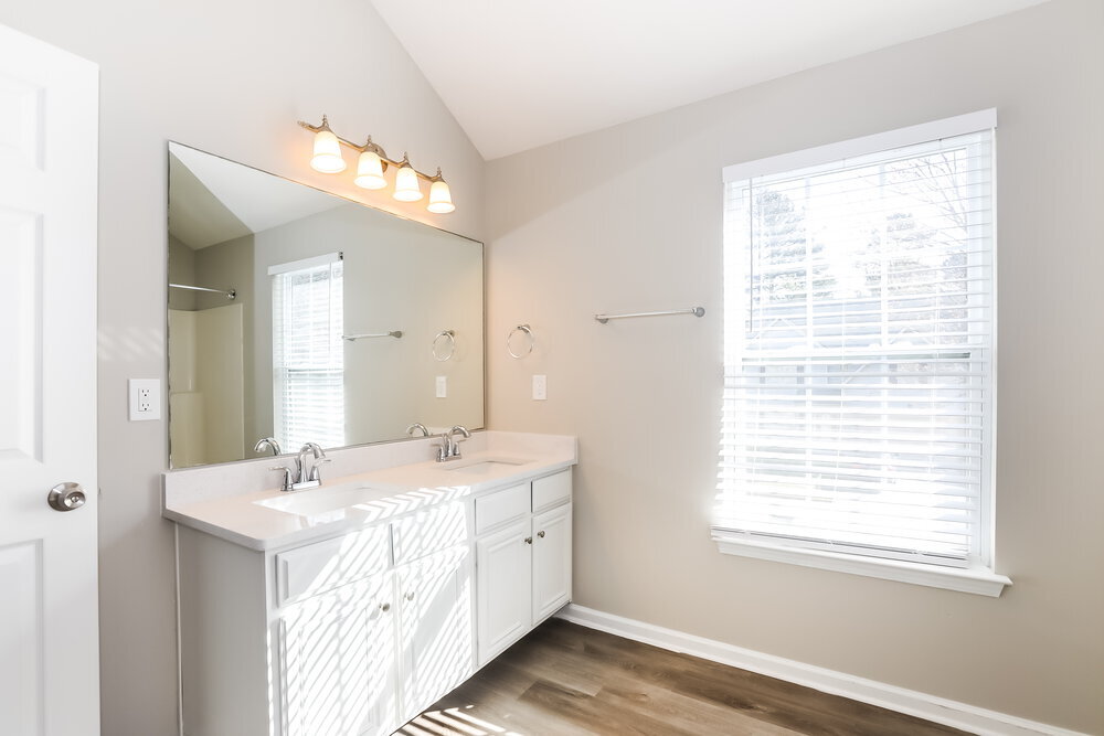 Building Photo - 3942 Rosebud Park Dr