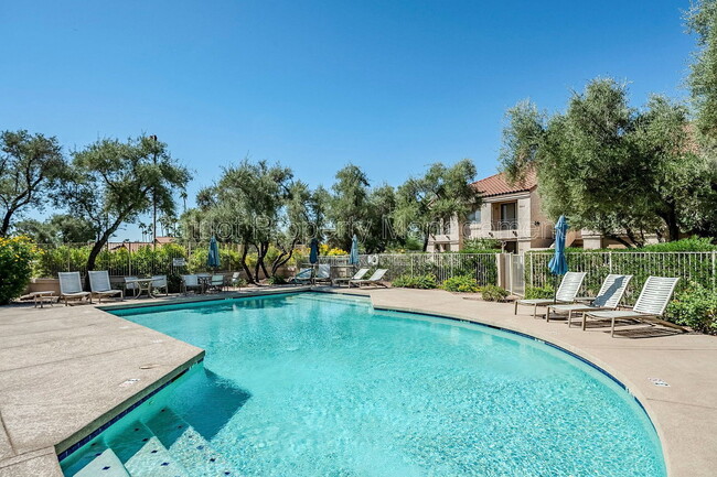 Building Photo - 9708 E Vía Linda