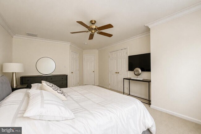 Building Photo - 12 Scarlet Oak Dr