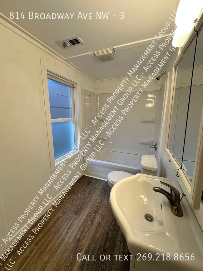 Building Photo - 814 Broadway Ave NW