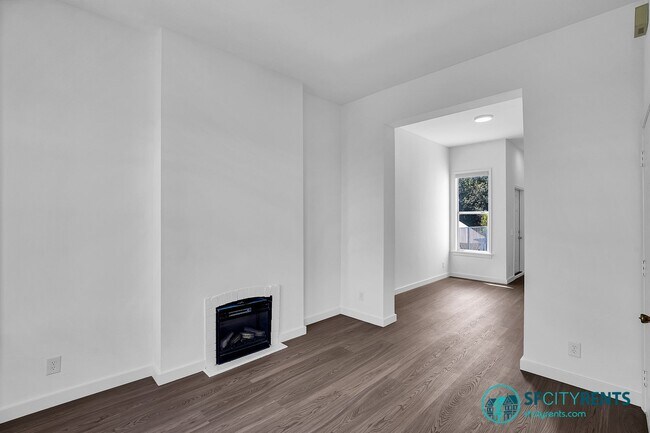 Building Photo - Noe Valley: Remodeled Top Floor Bi-Level Apartment w/ Views & Shared Yard