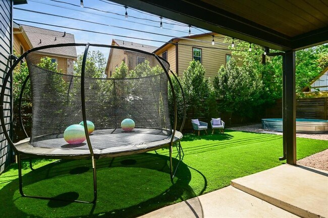 Building Photo - 2011 Arpdale St