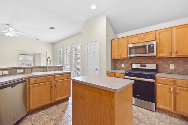 Building Photo - 3642 Slocom Dr