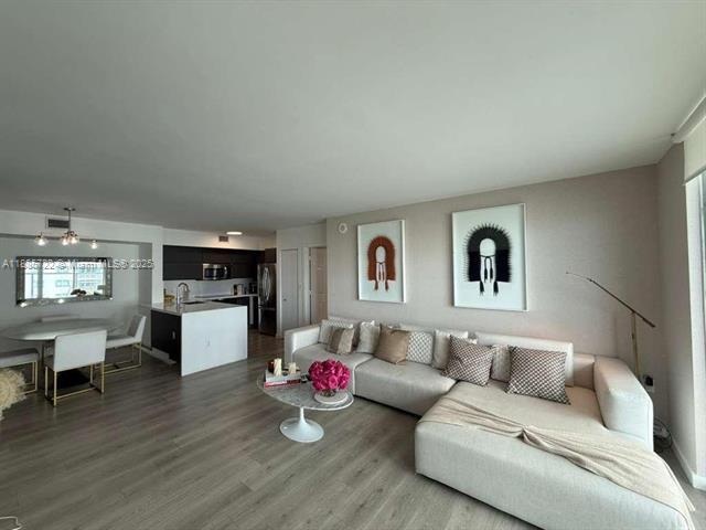 Building Photo - 1155 Brickell Bay Dr