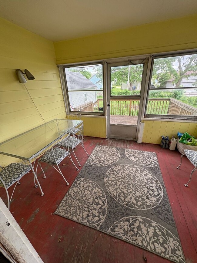 Building Photo - 3 Bedroom Single Family Home