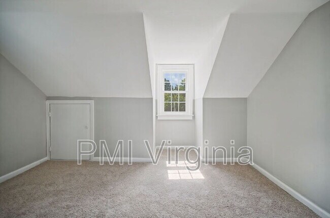Building Photo - 2312 Calvin Ave