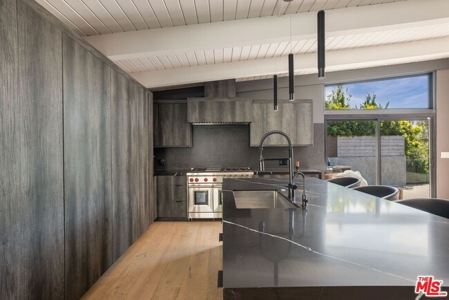 Building Photo - 344 Arno Way
