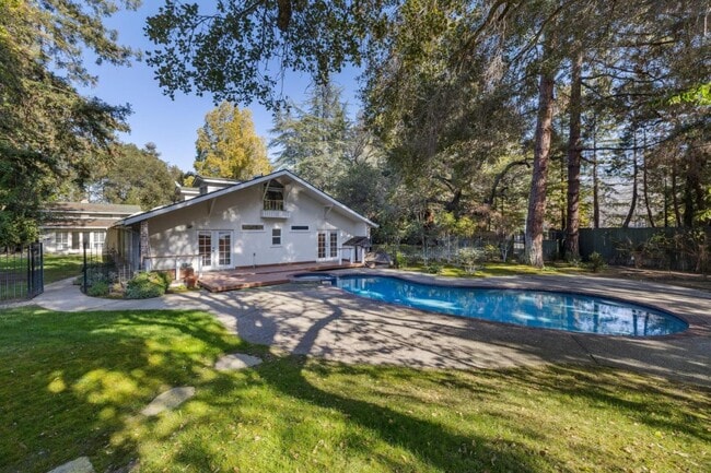 Building Photo - 216 Valparaiso Ave