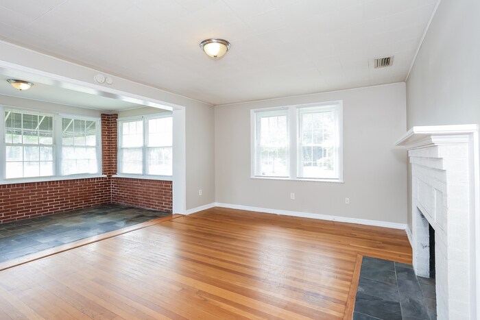 Building Photo - 487 W 67th St