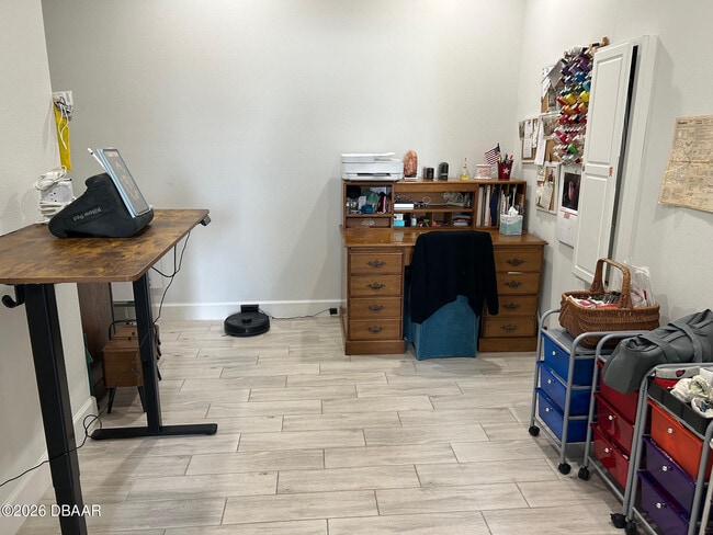 Building Photo - 402 Tiki Ter