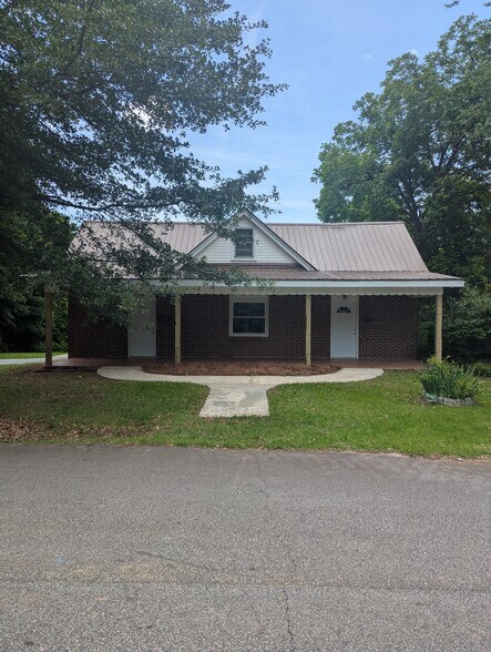 Primary Photo - 205 Jones Ave