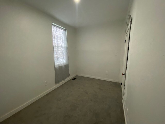 Building Photo - 414 7th St