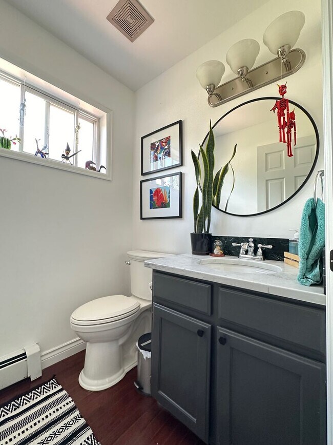 Building Photo - 850 Mountain View Dr