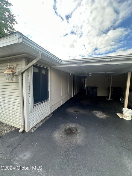 Building Photo - 9 Donna Lynn Dr