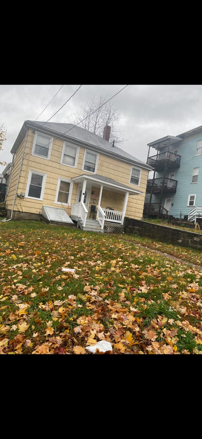 Building Photo - 12 Webster St