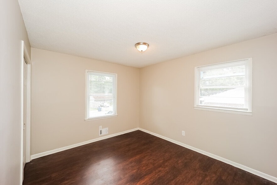 Building Photo - 2680 Carriage Ln