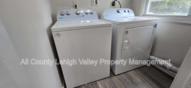 Building Photo - 733 Clay St