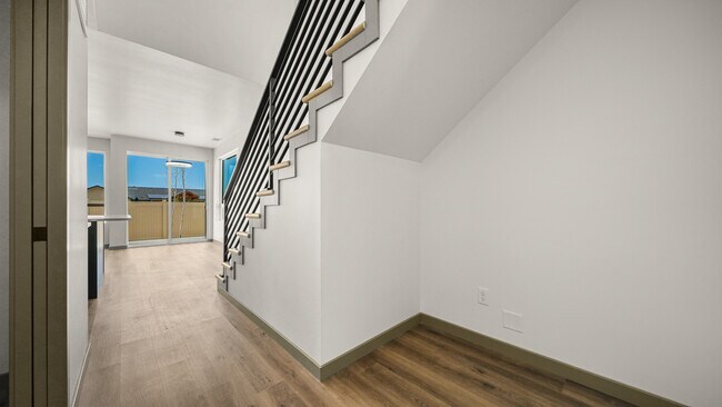 Building Photo - 367 Toms Cyn Dr