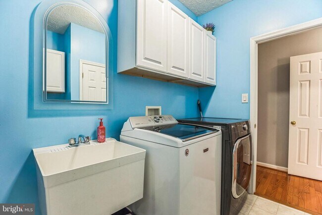 Building Photo - 8941 Grotto Ct