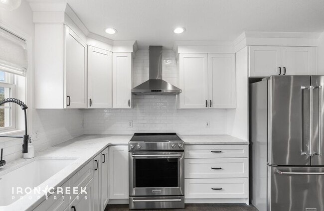 Building Photo - 8 Rose Briar Cir