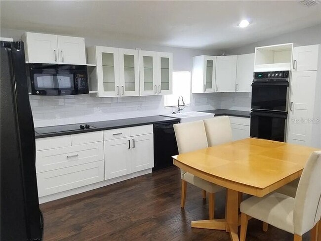 Building Photo - 990 E Bay St