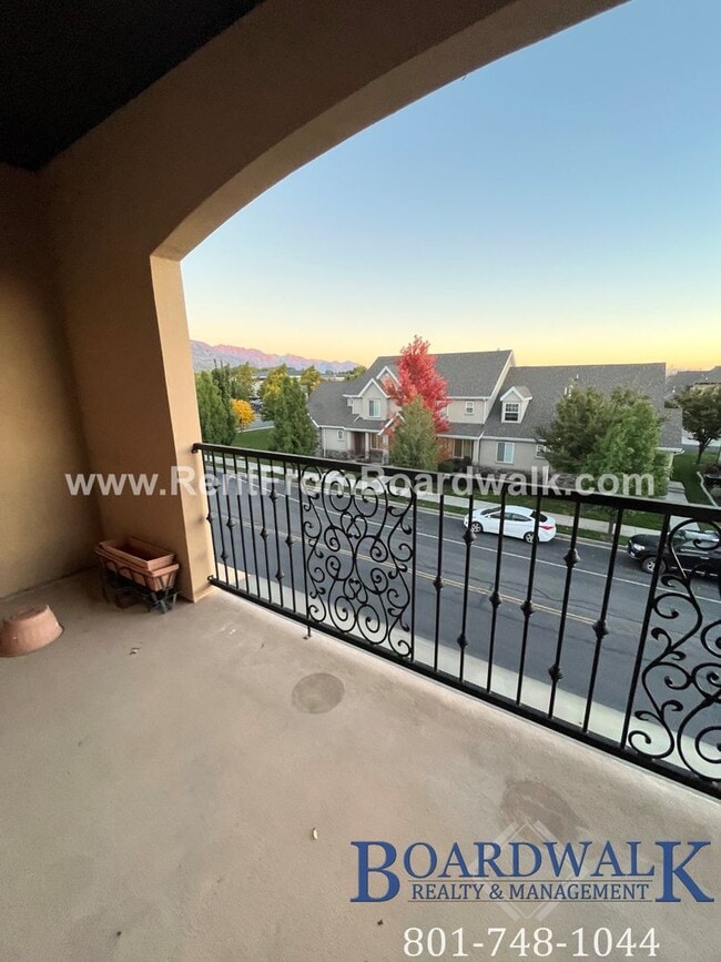 Building Photo - Spectacular 3 bed 2.5 bath in Highland