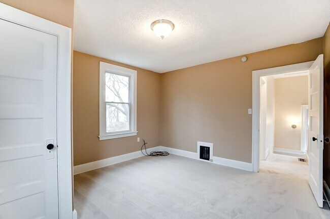 Building Photo - Westwood - Charming 3+ bed 1 bath home freshly updated