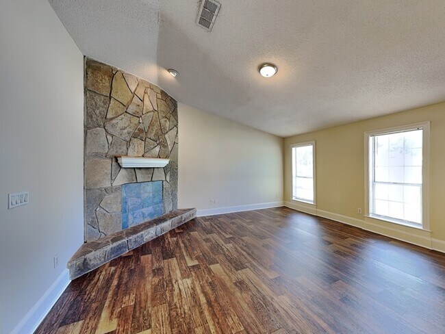 Building Photo - 3101 Park Creek Ct