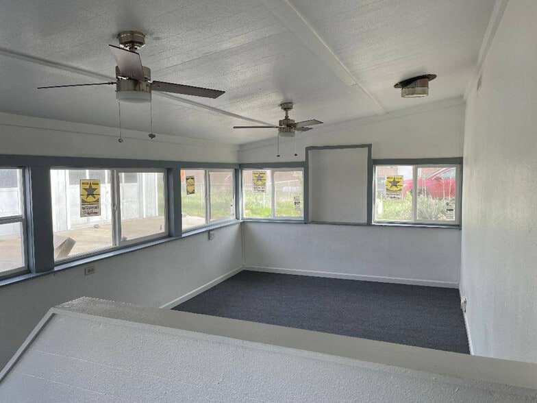 Building Photo - 1106 N 60th Ave