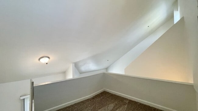 Building Photo - 2 Bedroom + Loft Condo in Parkwood Village