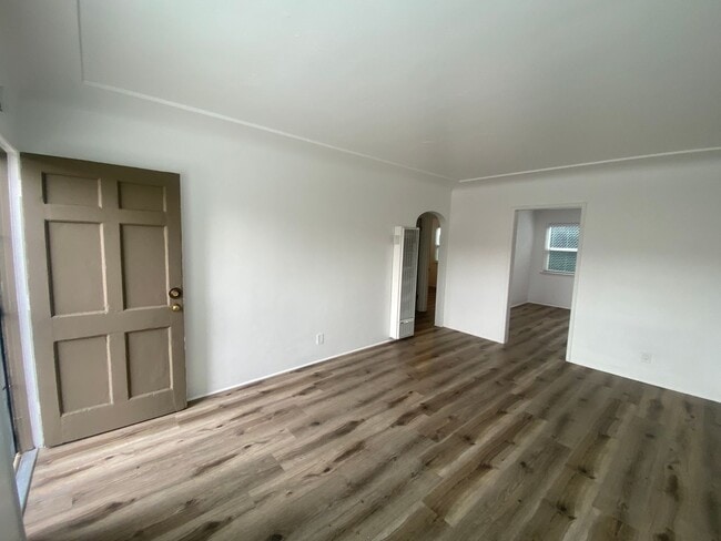 Interior Photo - 1775