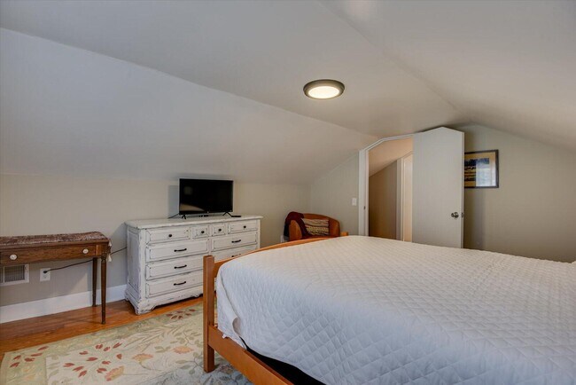 Building Photo - 126 Horry St SE