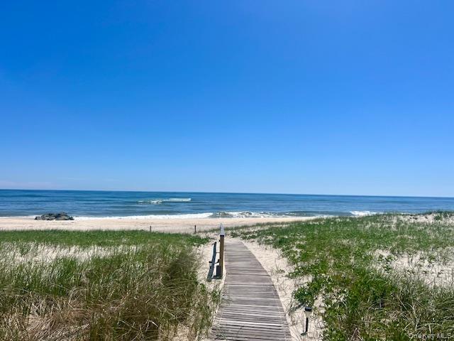 Building Photo - 539 Dune Rd