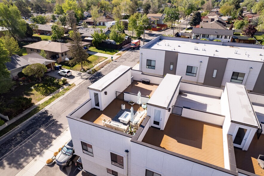 Building Photo - 6988 S Brookhill Dr
