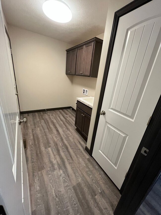 Building Photo - 5062 Catawba Pl Ln