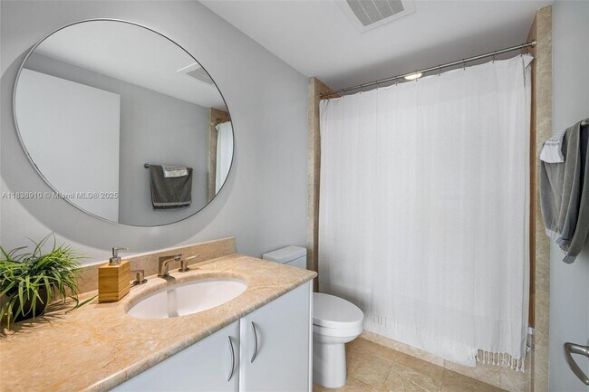 Building Photo - 1331 Brickell Bay Dr