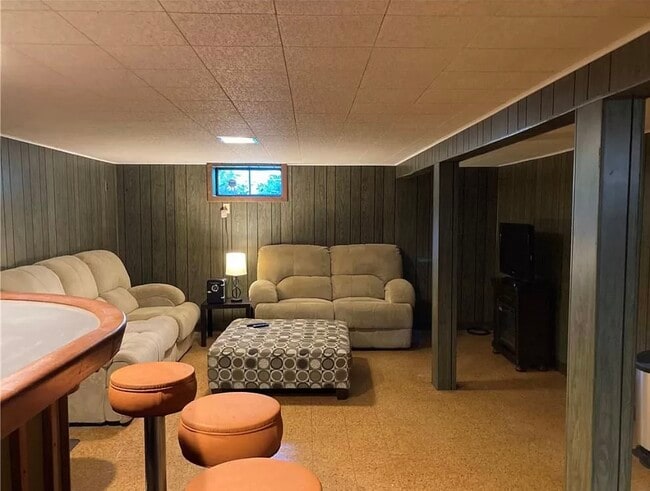 Building Photo - 208 Lyman Dr