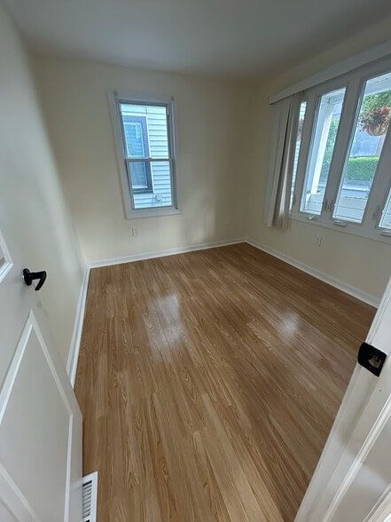 Building Photo - 659 Nassau St