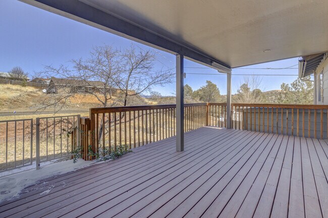 Building Photo - 3 Bedroom 3 Bath home in Diamond Valley!