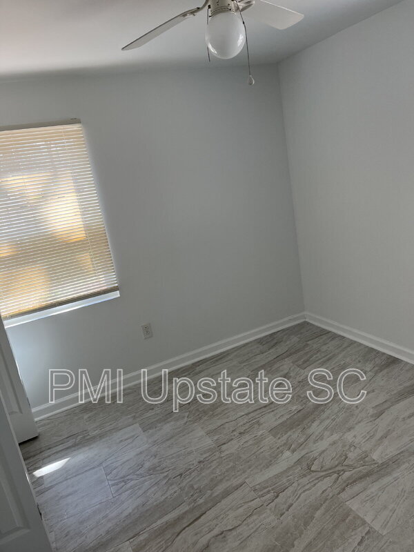 Building Photo - 201 Chandler Dr